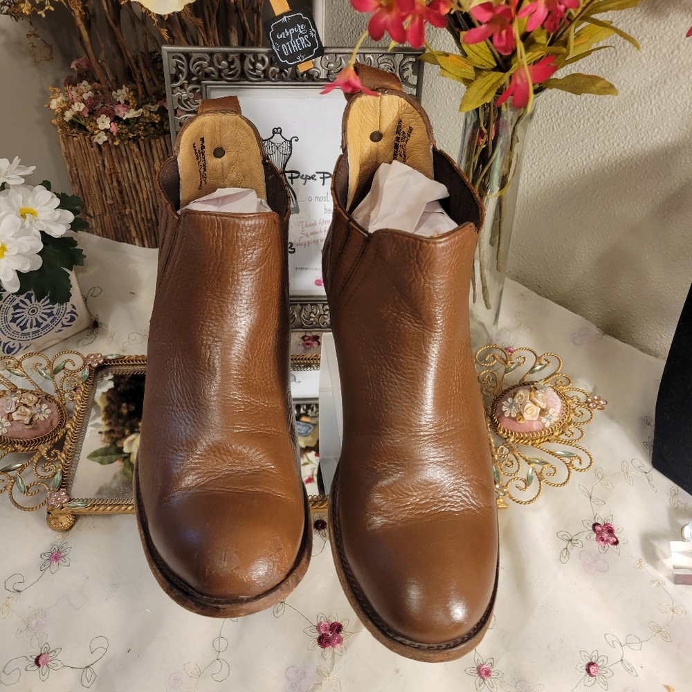 FRYE brown leather Chelsea boots. 9.5 see description and pics. 👀 Great deal! - Picture 2 of 13